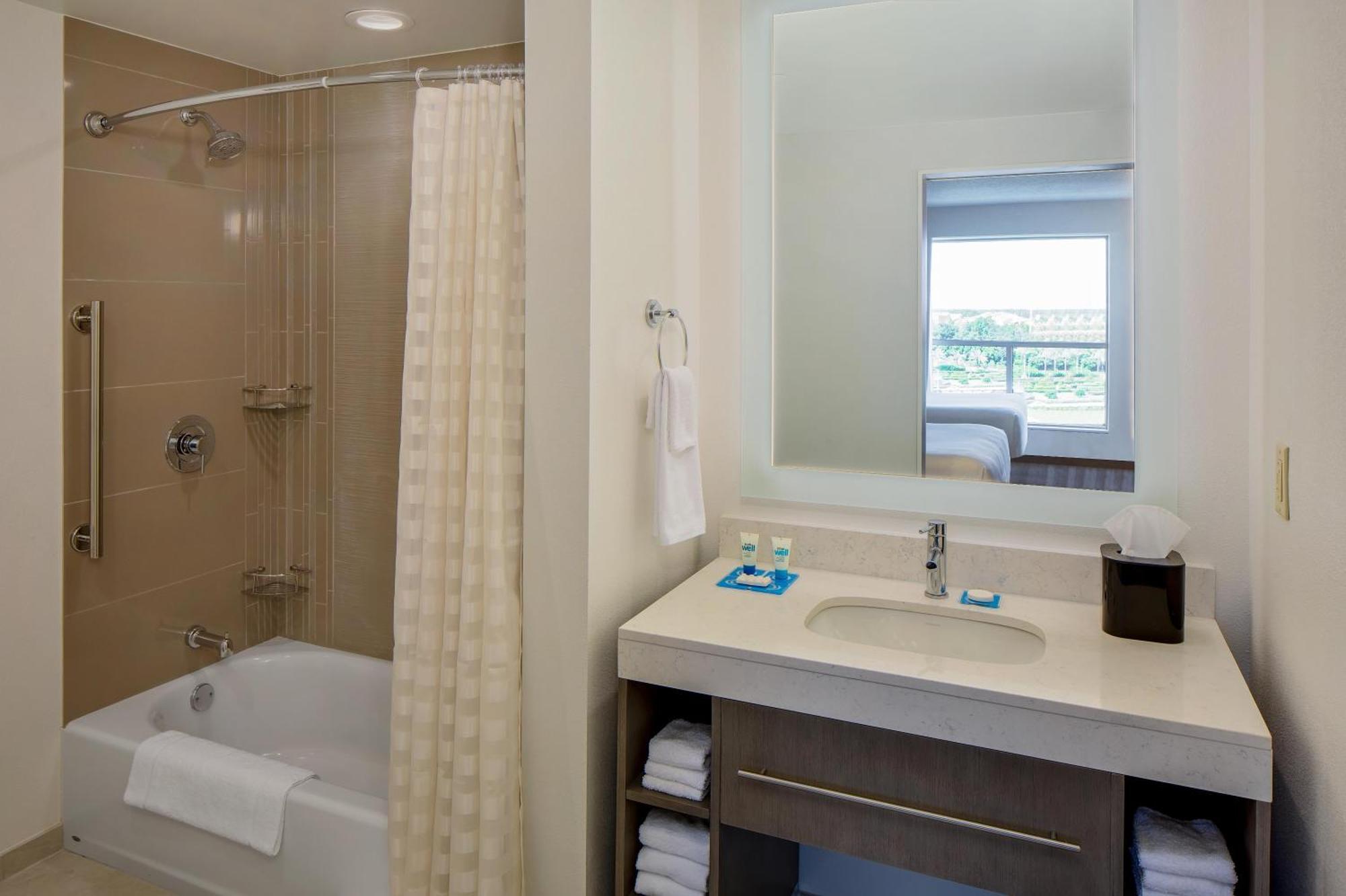 Suíte Especializada com 1 Quarto, 2 Camas Queen-size, Cozinha e Sofá-Cama